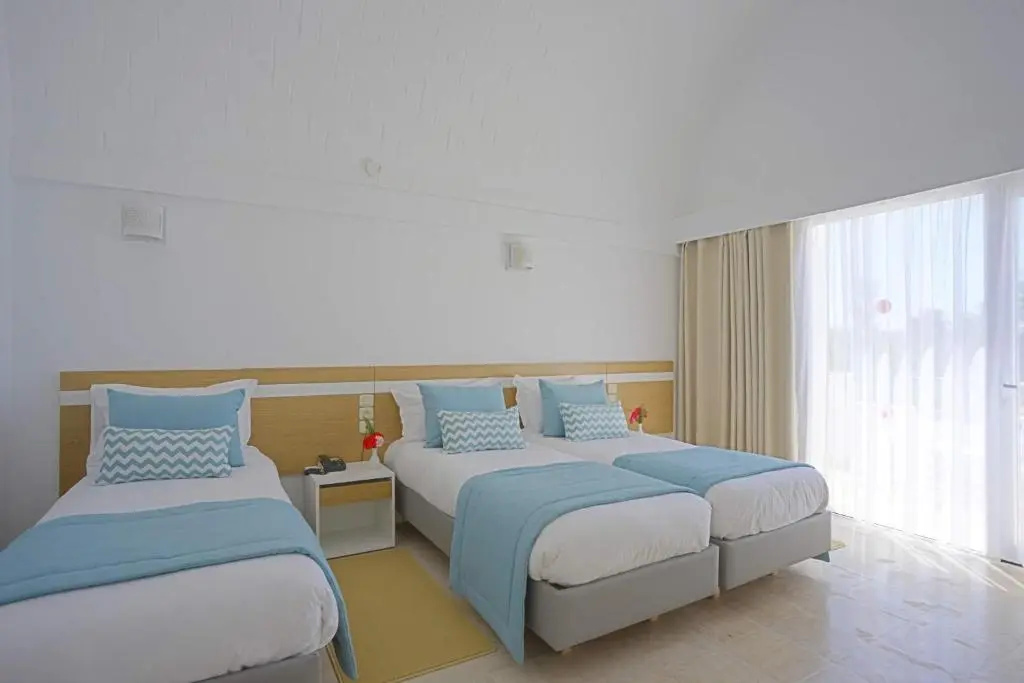 Standard Triple room