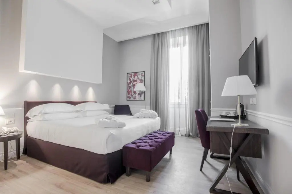 Deluxe Double room (full double bed)