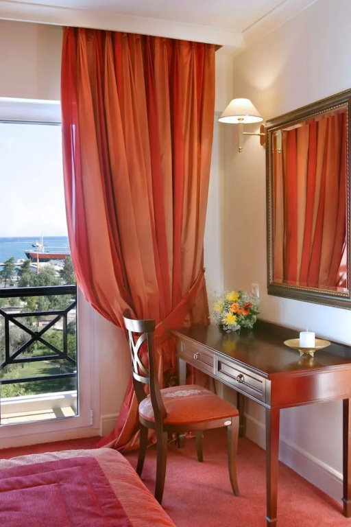 Classic Double room with park view (full double bed)