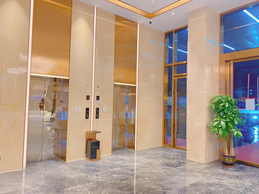 Lobby & Reception