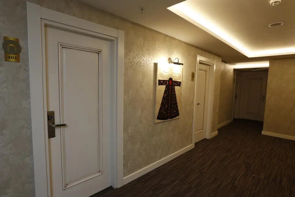 Lobby & Reception