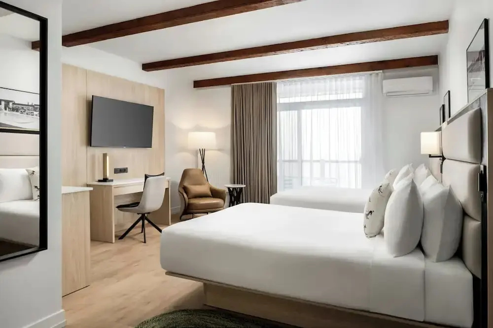 Standard Quadruple room with balcony and with mountain view