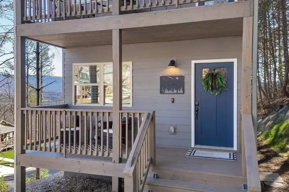 Ideal Location & Mountain Views: Chattanooga Home!