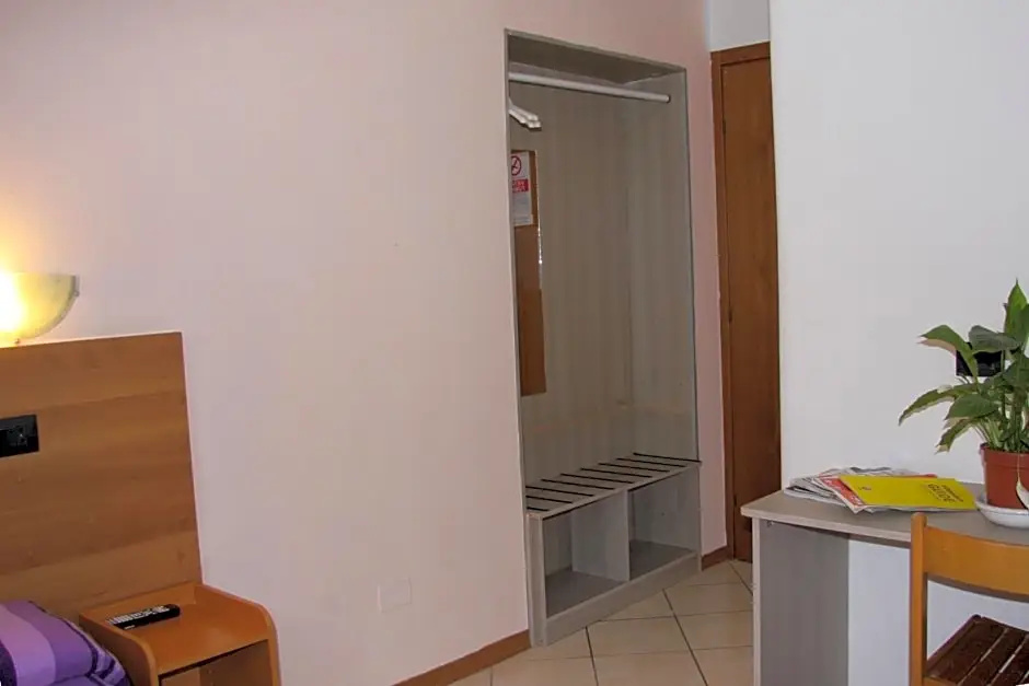 Economy room