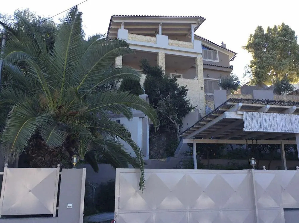 Trizinia View