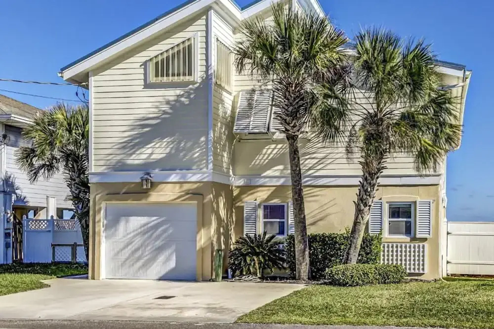Spacious Beachfront Home W/deck, Balcony, Central A/c, Washer/dryer, and Wifi