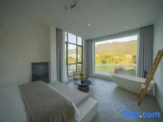 Standard Double room with river view (full double bed)