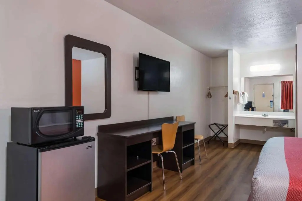 Deluxe Double room (full double bed)