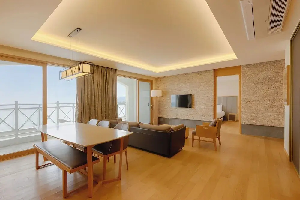 Suite with ocean view