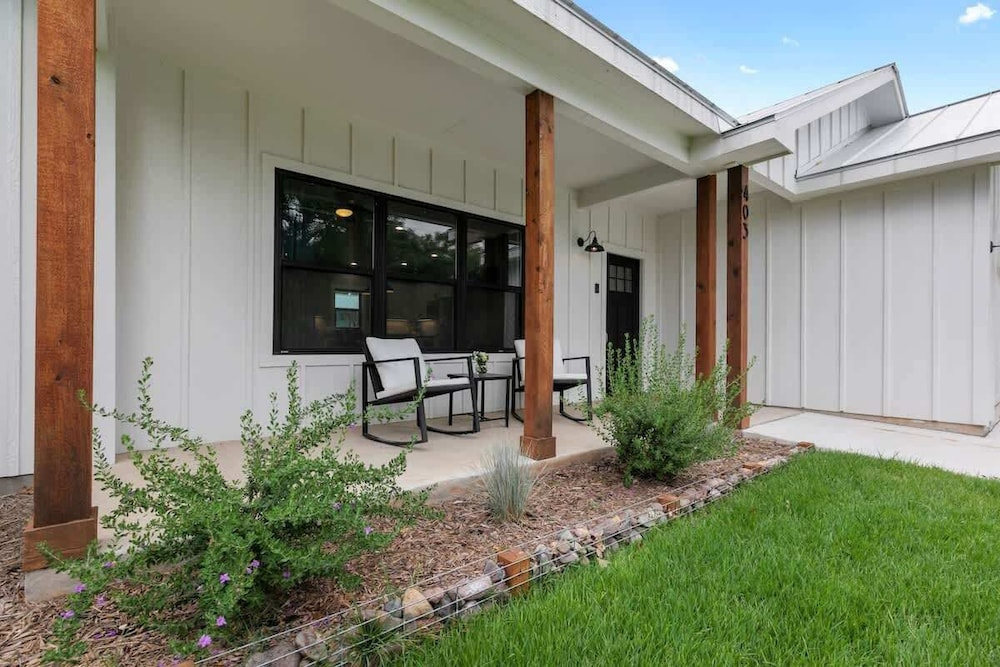 Luxury Home 3blck From Main St With Firepit