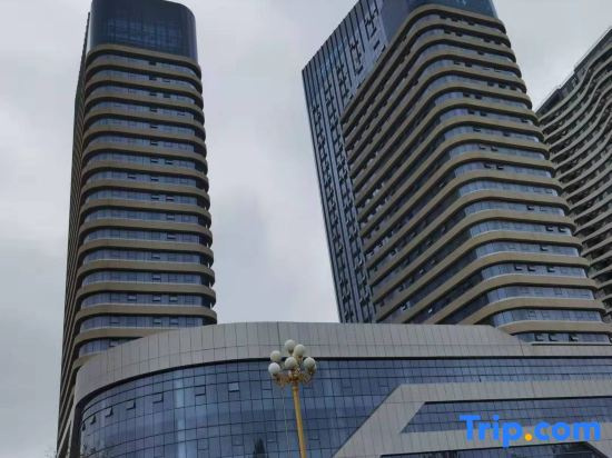 First sight intelligent film and television apartment (Linyi University Town Golf manor store)