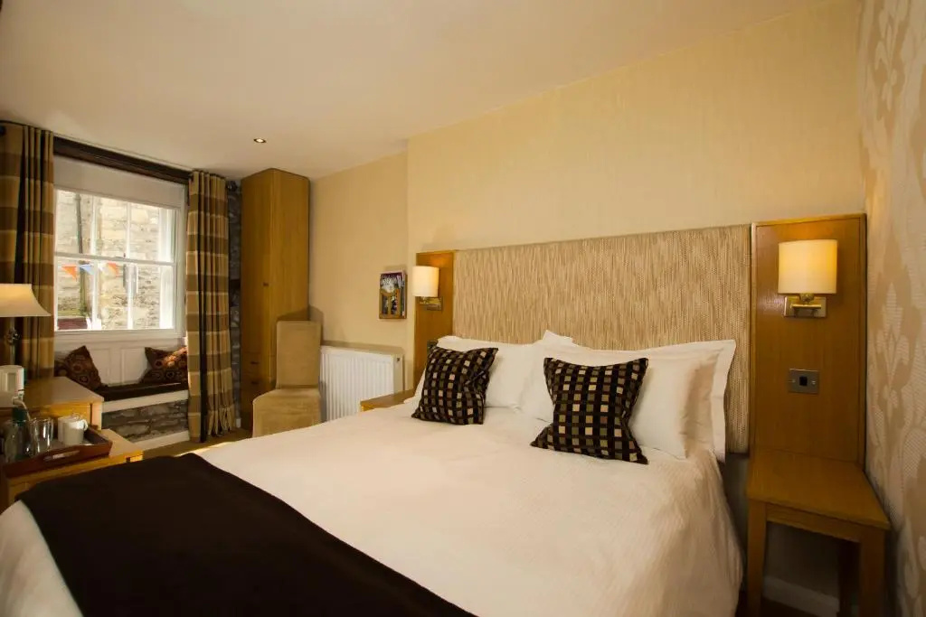 Standard Double room with land view full double bed