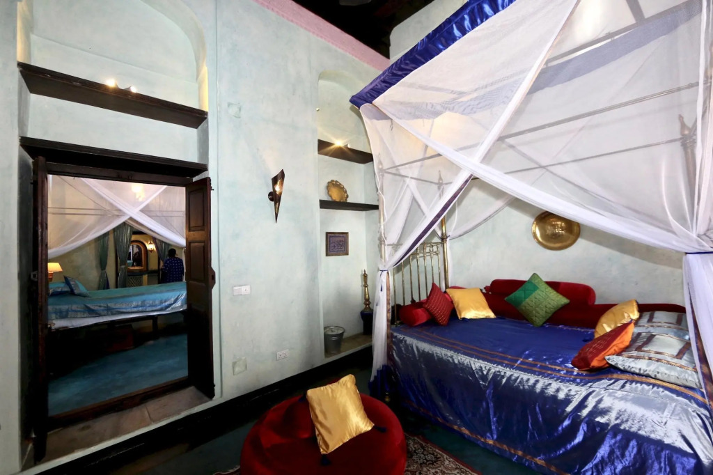 Emerson on Hurumzi by null