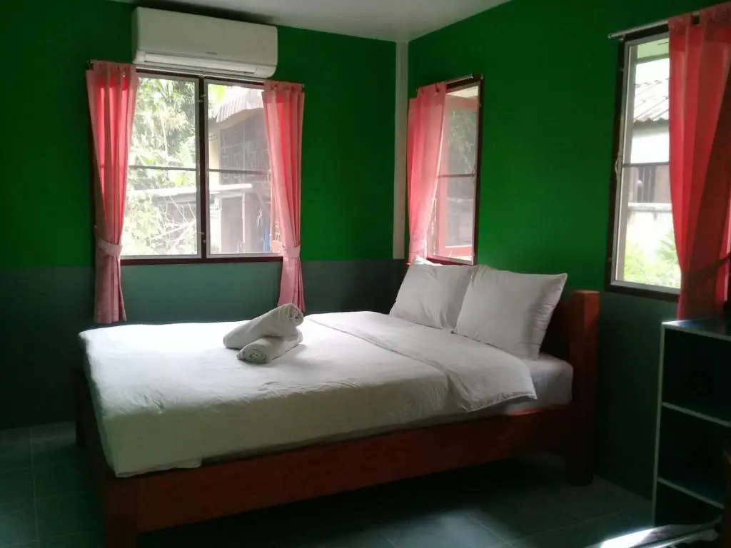 Sarm Mork Guesthouse - Chambres