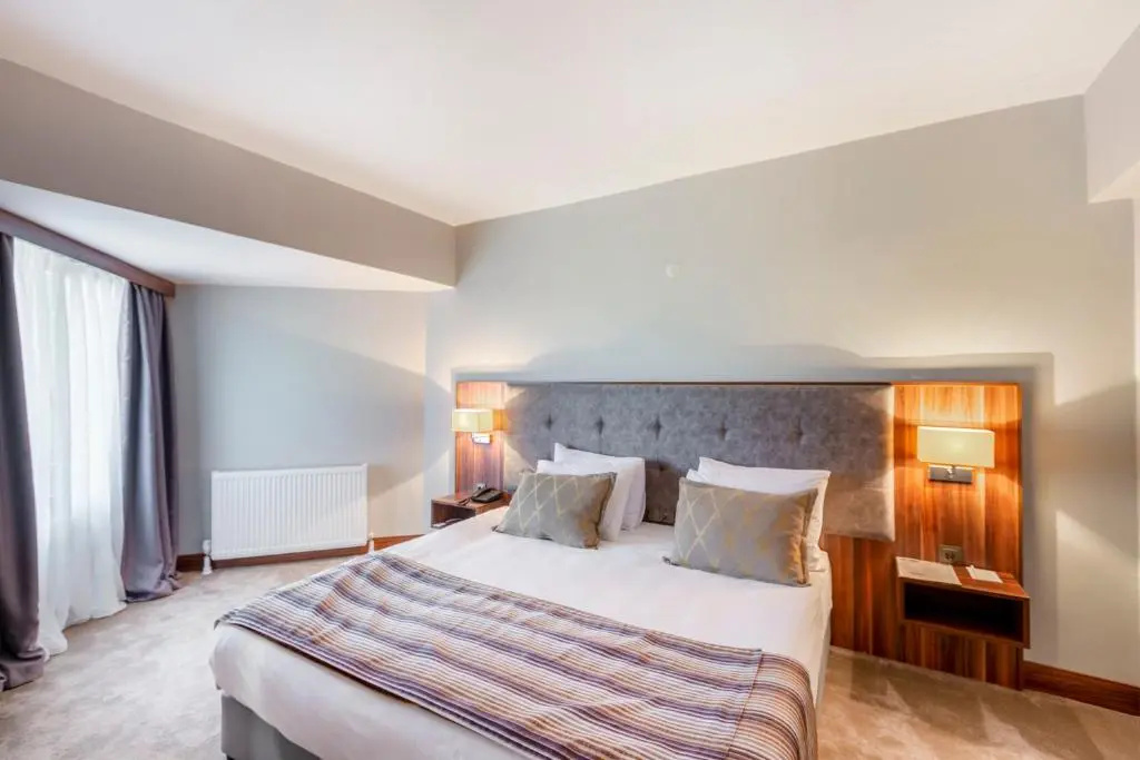 Suite with city view