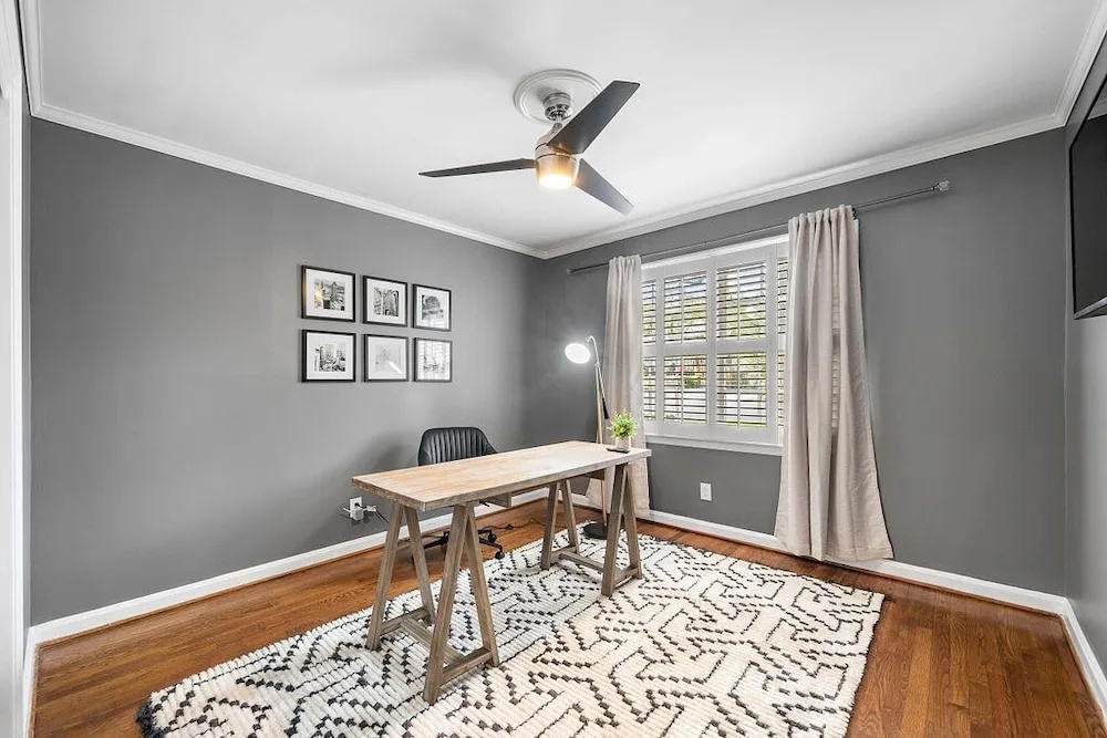 Beautiful and Quiet Newly Renovated 4 Bedroom Retreat - фото 2