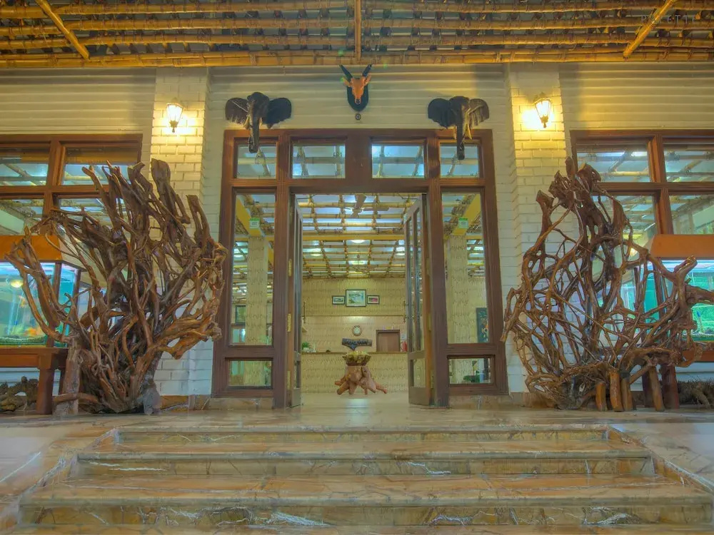 Lobby & Reception