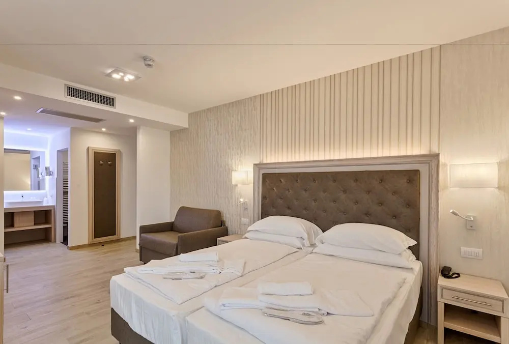 Comfort Triple room with balcony and with lake view