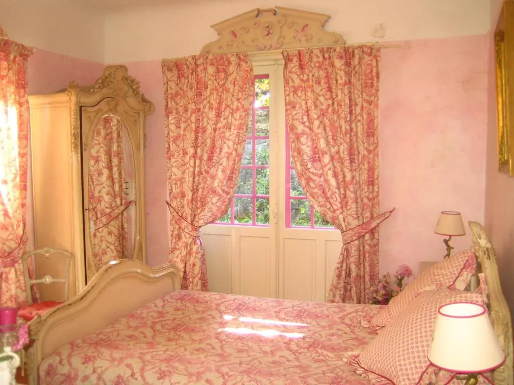 Standard Double room with garden view (full double bed)