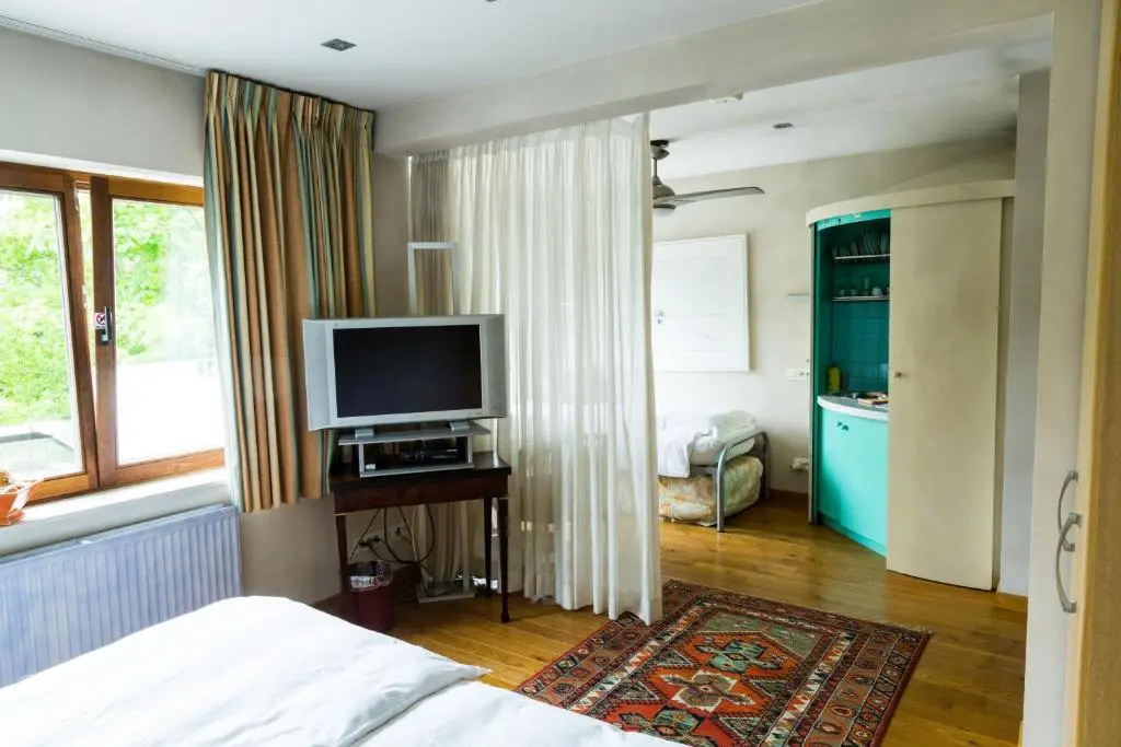 Standard Triple room with garden view