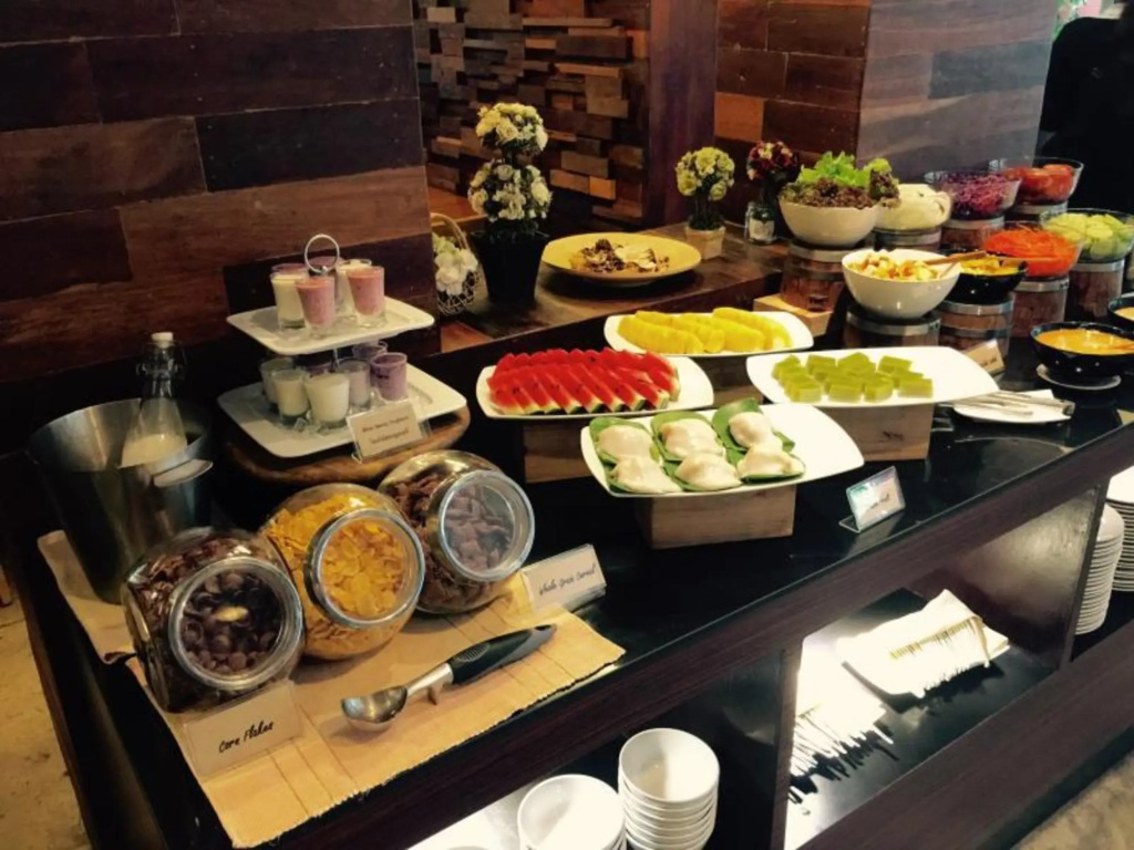 Food & Beverage