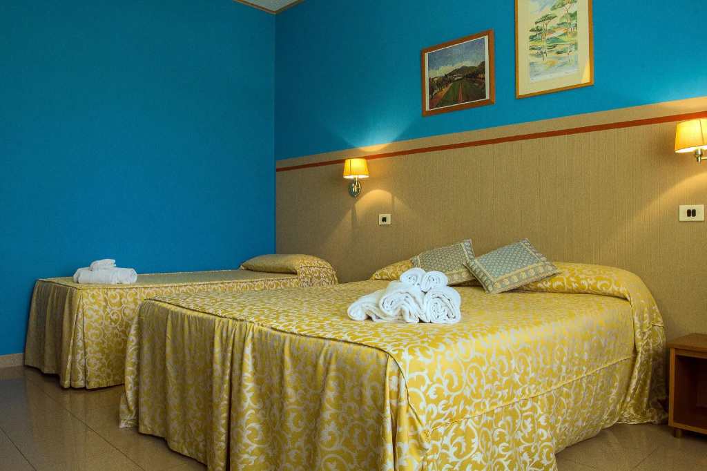 Standard Triple room