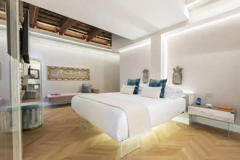 Deluxe Double room with balcony (full double bed)