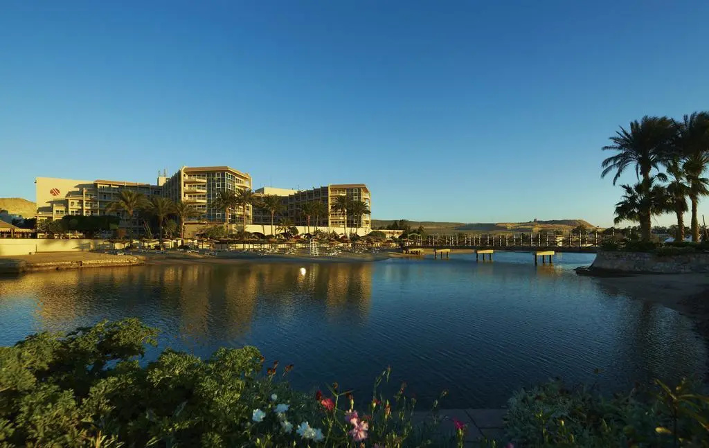 Beach & Waterfront