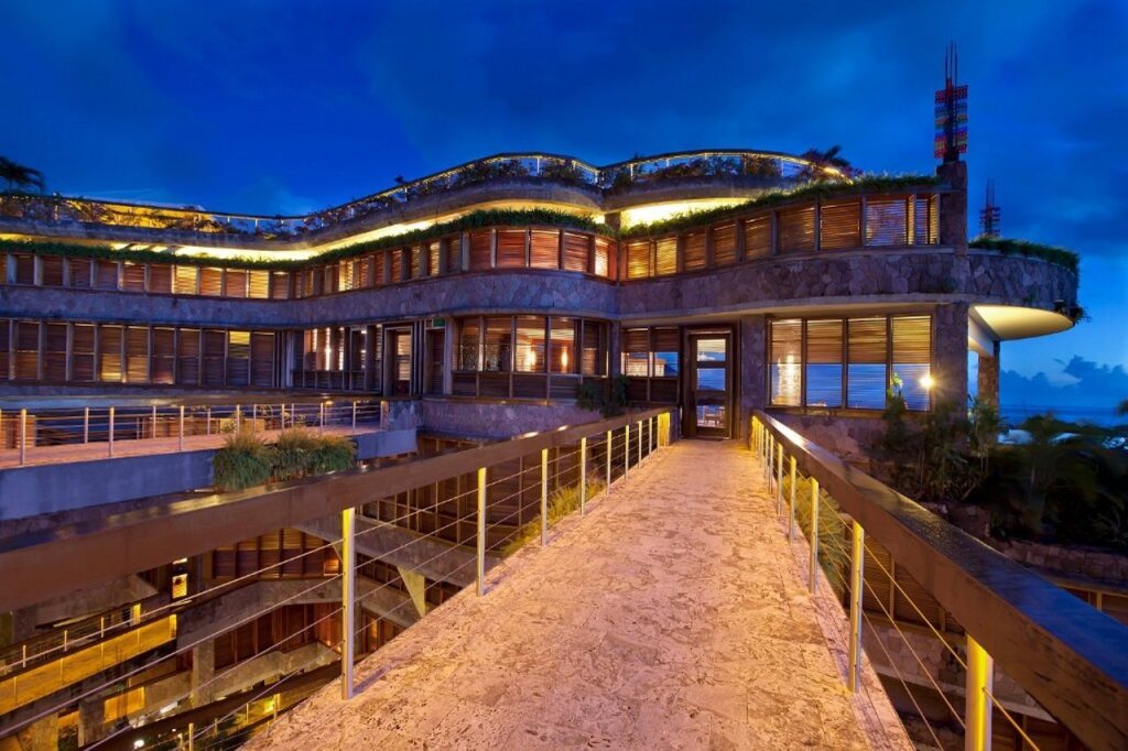 Jade Mountain Resort