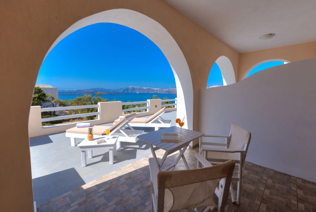 Akrotiri Apartments