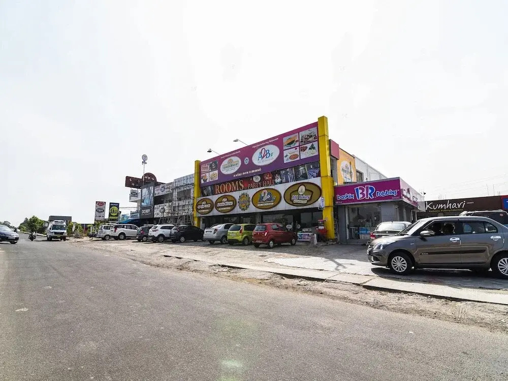 Hotel Jeevan Park by OYO Rooms