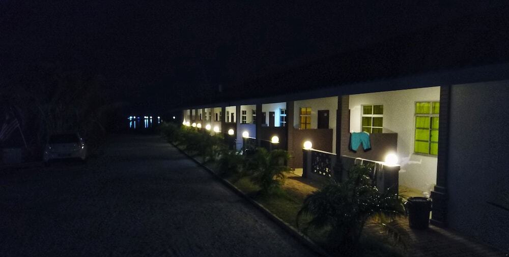 Penarak Bamboo Beach Motel