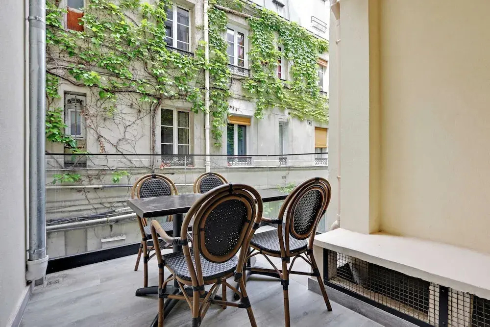 Modern Apartment & Terrace - 2br/6p - Near Nation