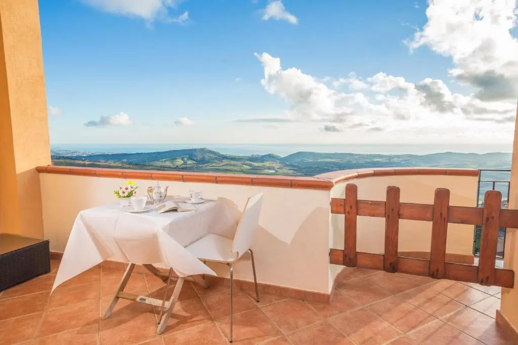 Standard Double room with sea view (full double bed)