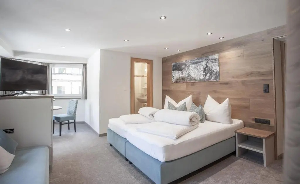 Standard Triple room with balcony