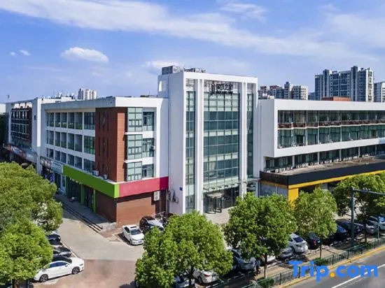 Baishi Express (Changzhou Spring and Autumn Yancheng University Town Hotel) in Changzhou