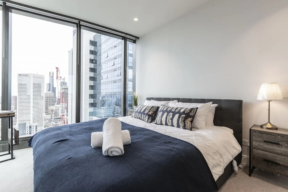Trendy Melbourne 2 Bedroom Apartment by BnB Pro