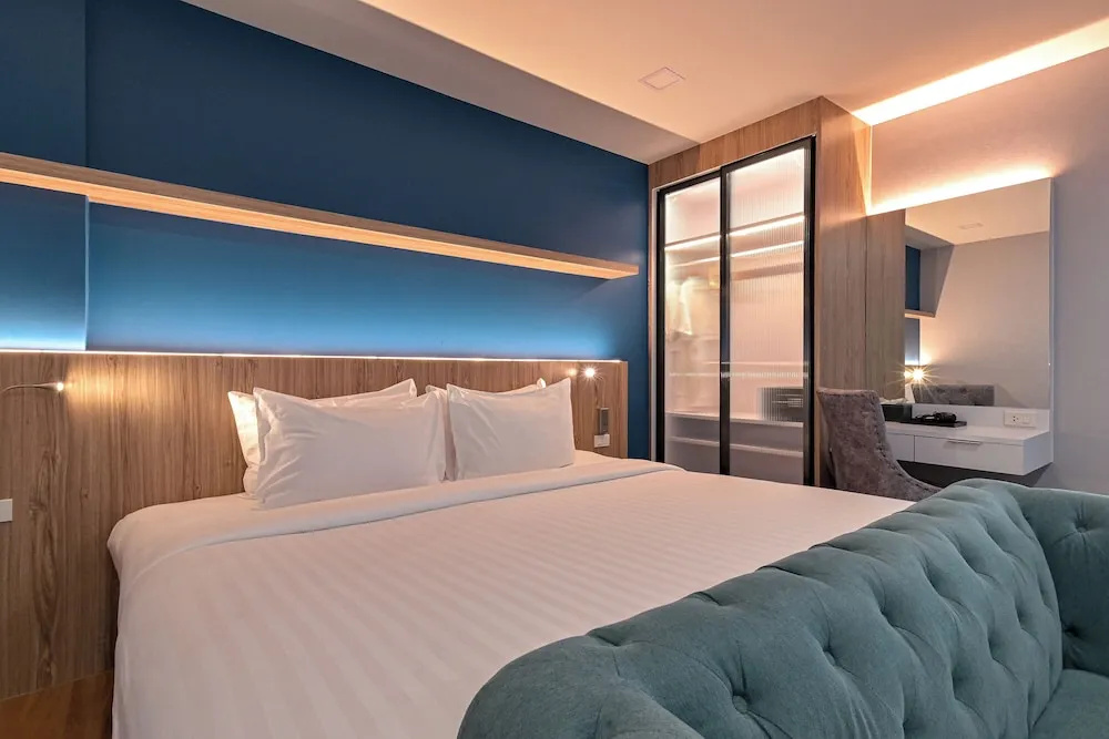 Premier Double room (full double bed)