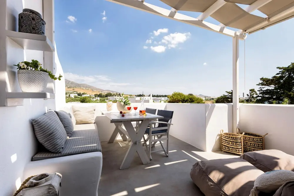 Suite with balcony and with partial sea view