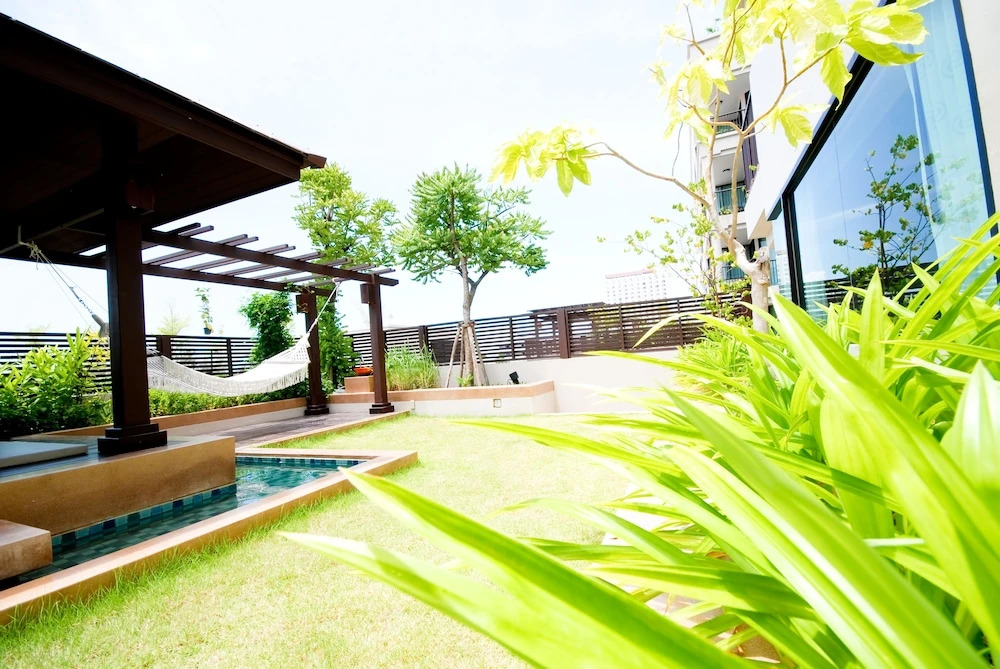 Люкс с балконом в Tara Mantra Cha Am Resort