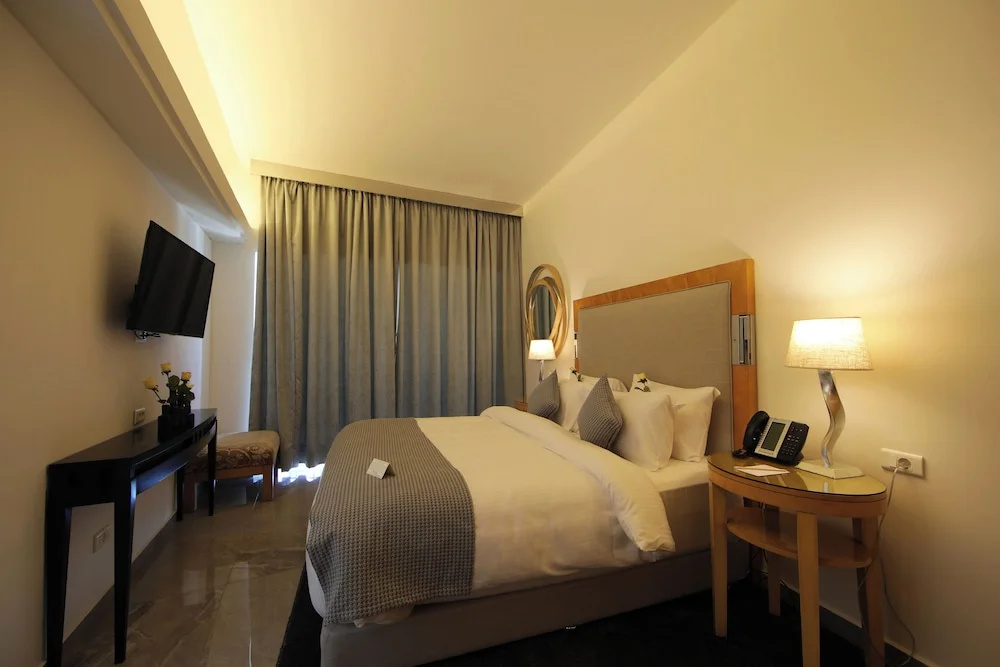 Premium Double Suite with balcony (full double bed)