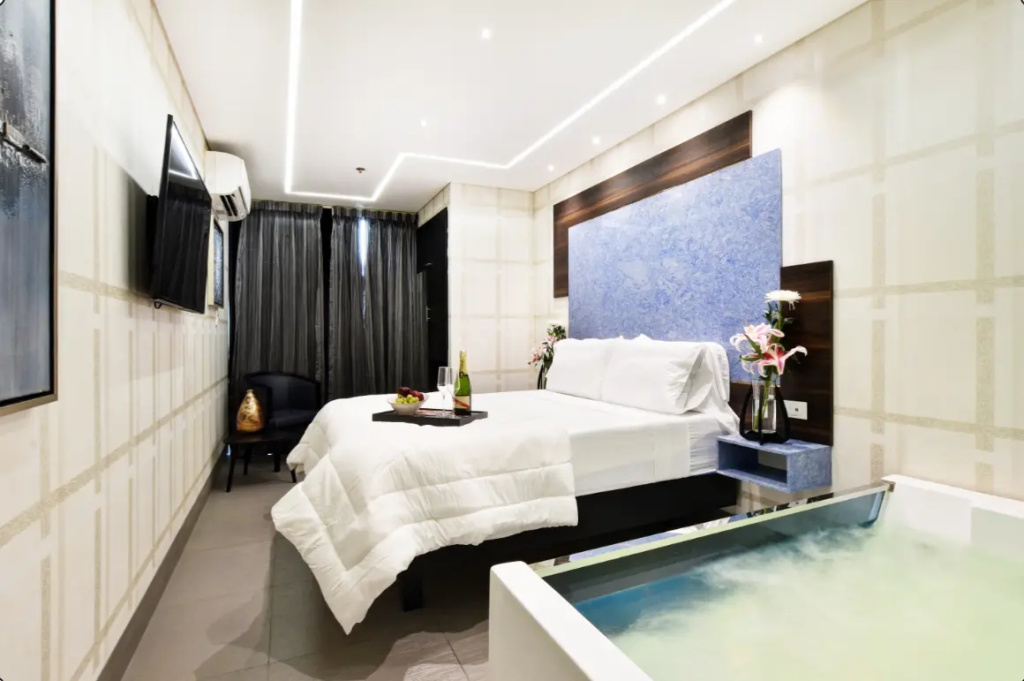Deluxe Double room (full double bed)