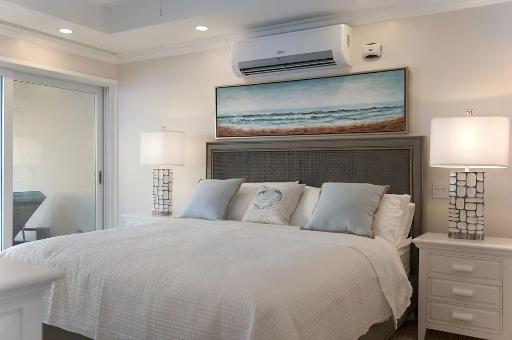 2 Bedrooms Suite with balcony and with partial ocean view