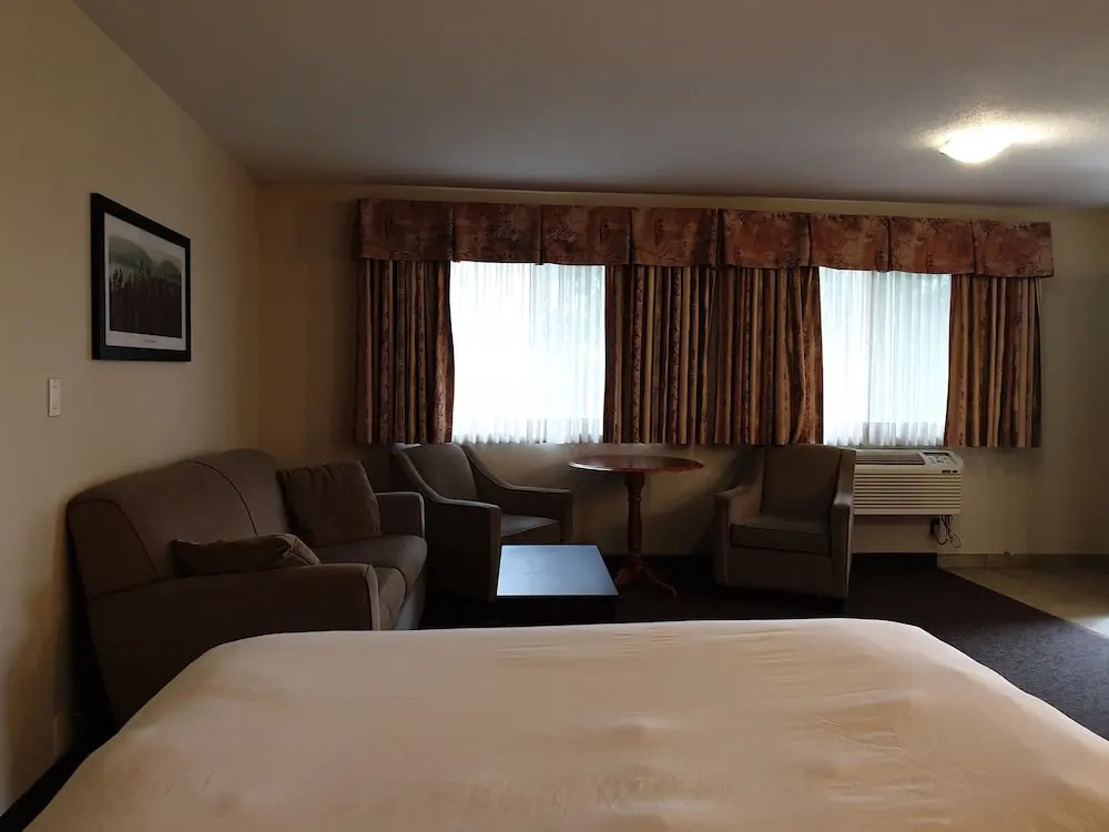 1 Bedroom Family Suite with river view