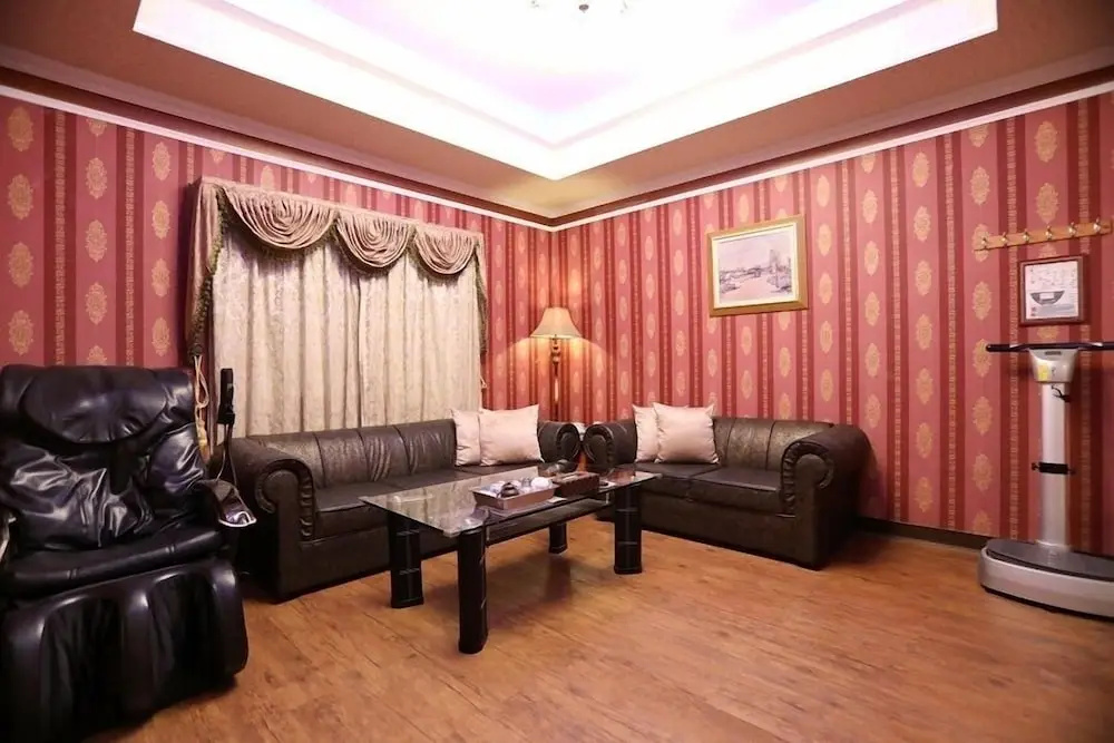 Deluxe Studio
