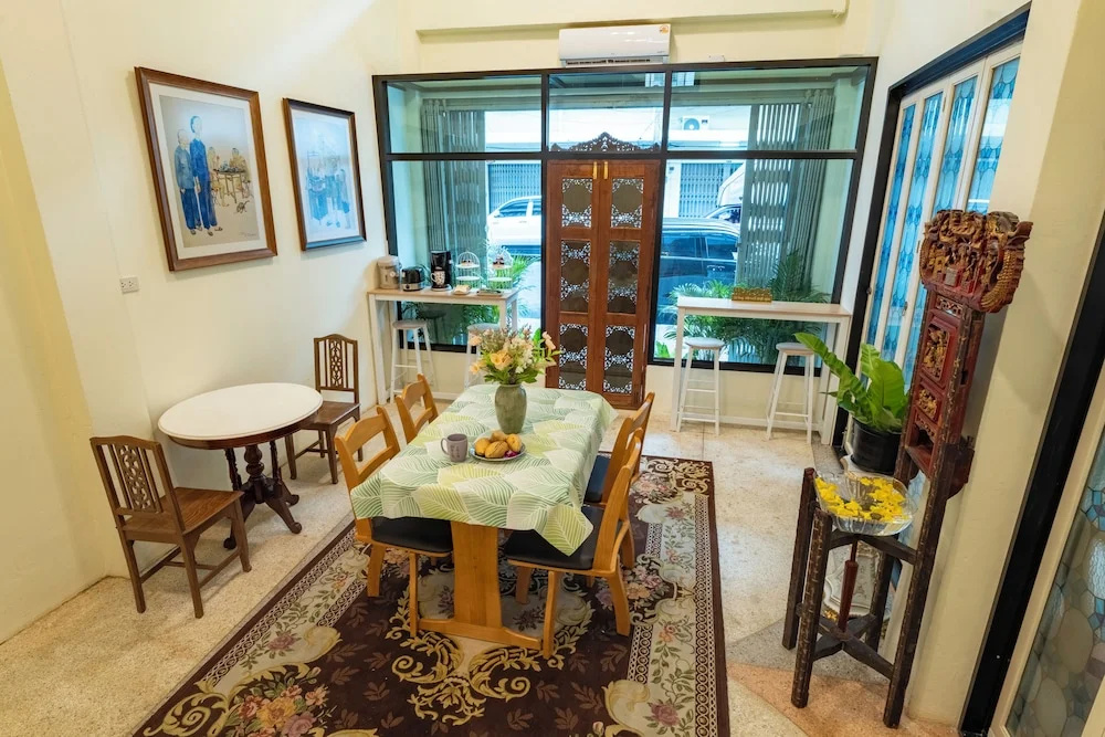 Отель Baan Batra Heritage Suite в Бангкоке