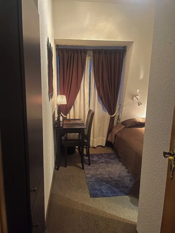 Economy room