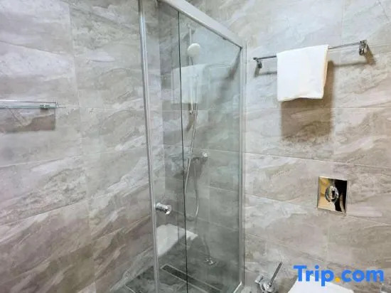 Двухместный номер Standard двуспальная кровать в TÖR`RE Astana by Wyndham