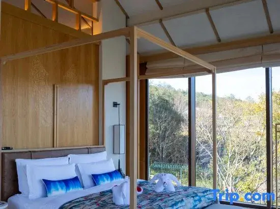 4 Bedrooms Quadruple Villa