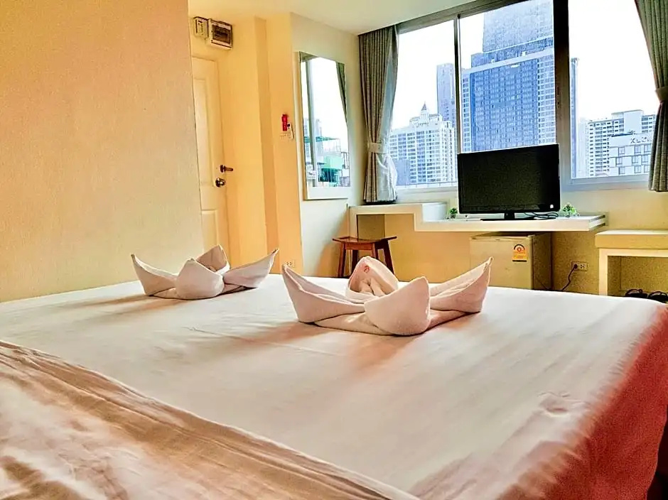 Deluxe Double room (full double bed)